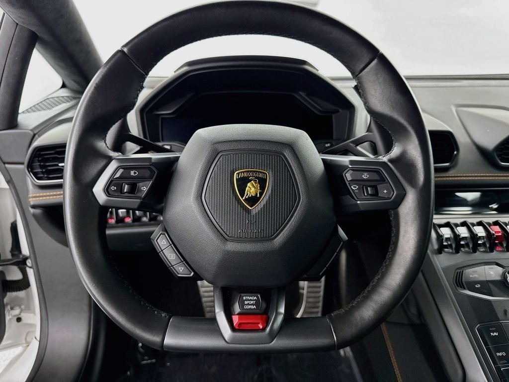 Used 2017 White Lamborghini LP580-2 image 11