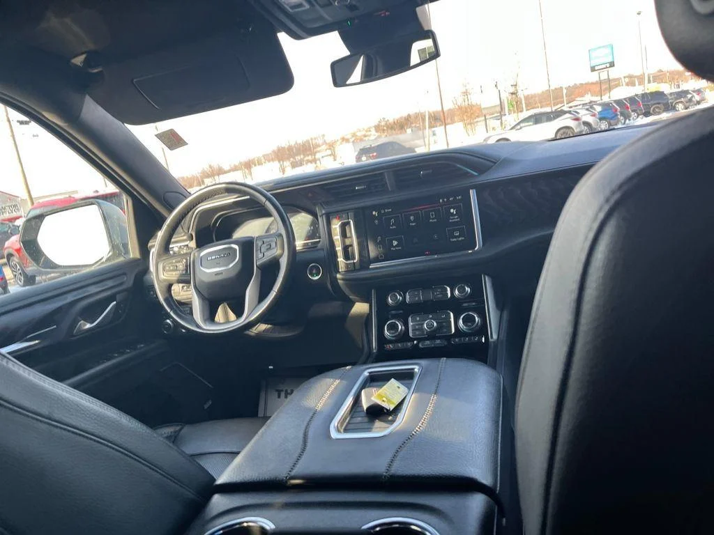 2023 GMC Yukon Denali - Photo 29