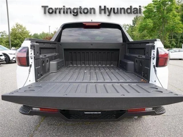 2025 Hyundai Santa Cruz SE - Photo 10