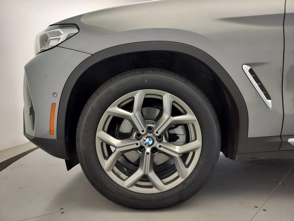 Used 2024 Skyscraper Grey Metallic BMW sDrive30i image 5