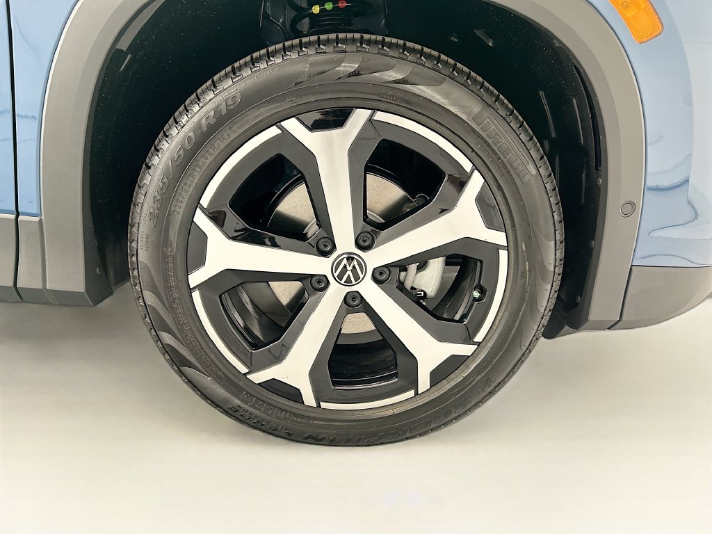 New 2026 Blue Volkswagen SE image 30