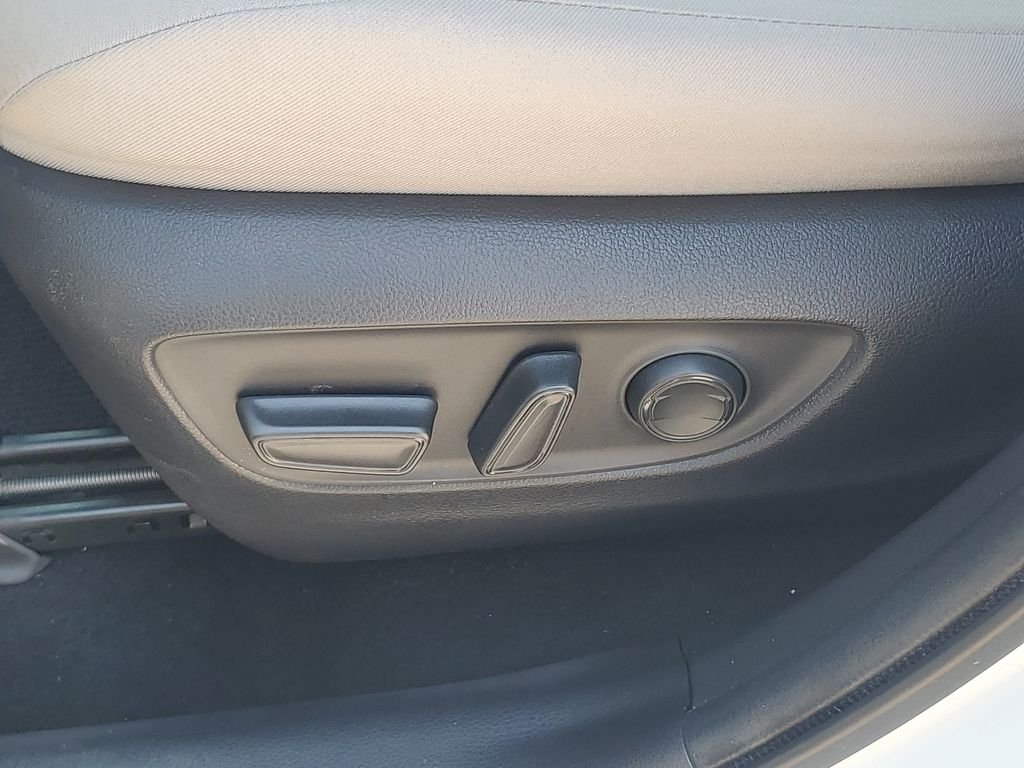 Used 2020 White Toyota XLE image 16