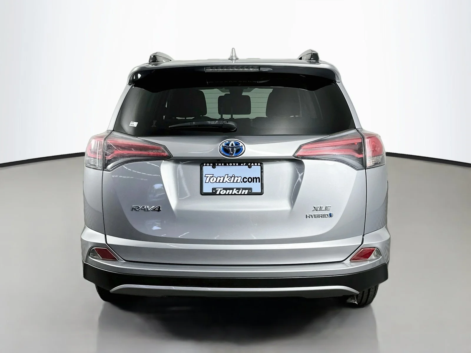 Used 2017 Silver Toyota XLE image 6