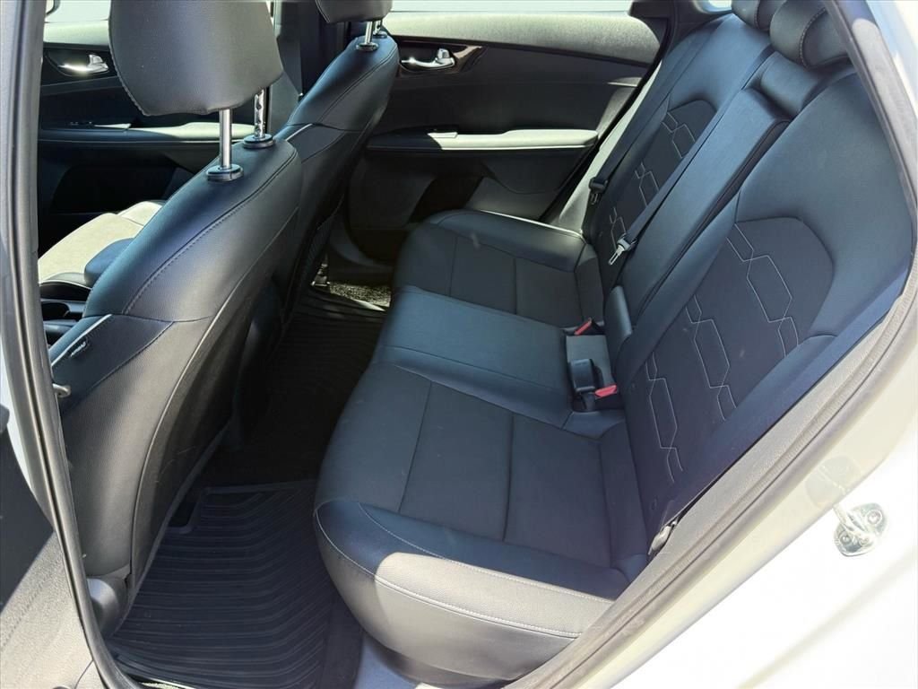 Used 2023 White Kia GT-Line image 18