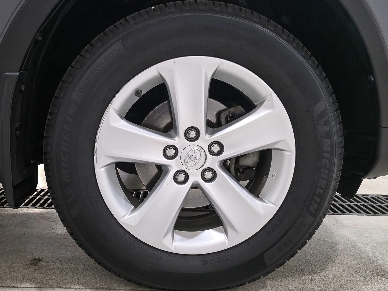 Used 2014 Gray Toyota XLE image 18
