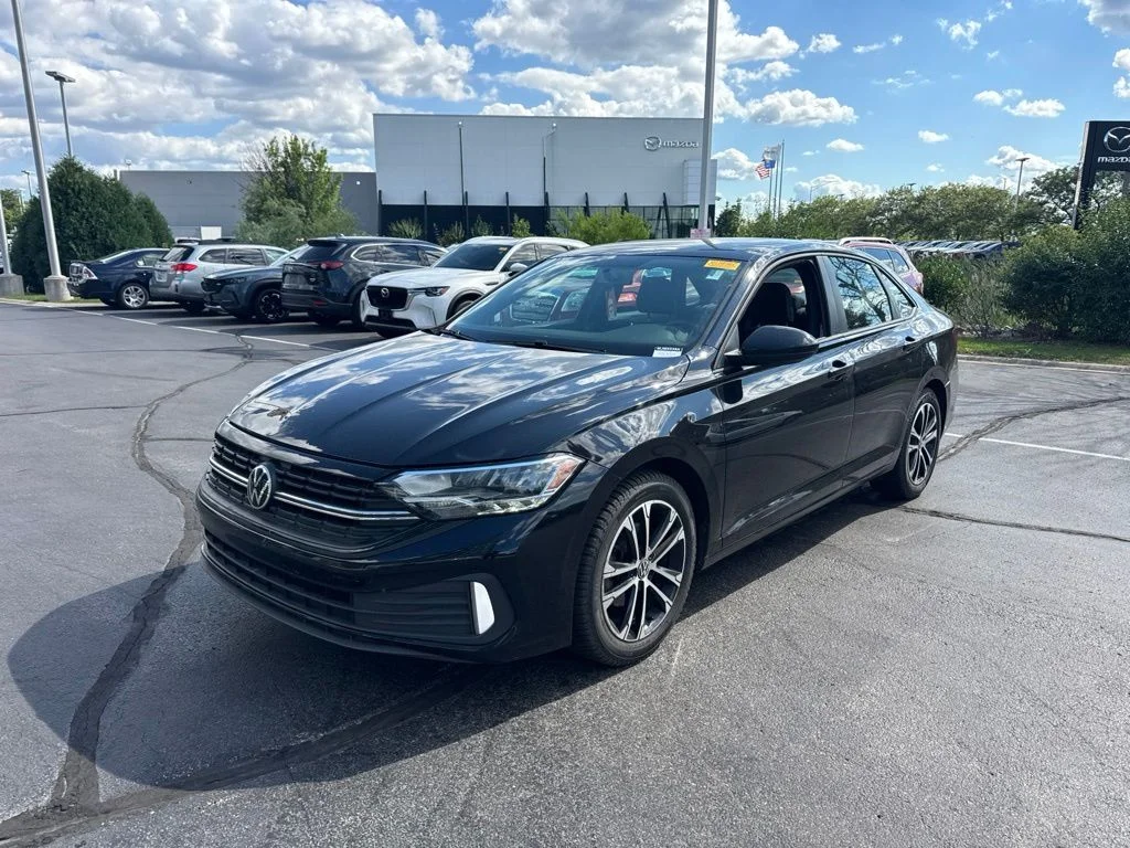 Used 2022  Volkswagen 1.5T Sport image 1