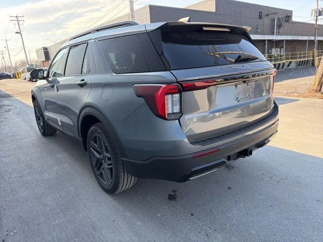 New 2026 Carbonized Gray Metallic Ford ST-Line image 18