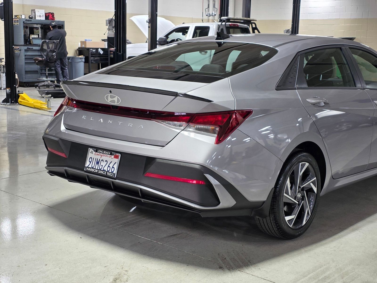 Certified Used 2025 Fluid Metal Hyundai SEL Sport image 11