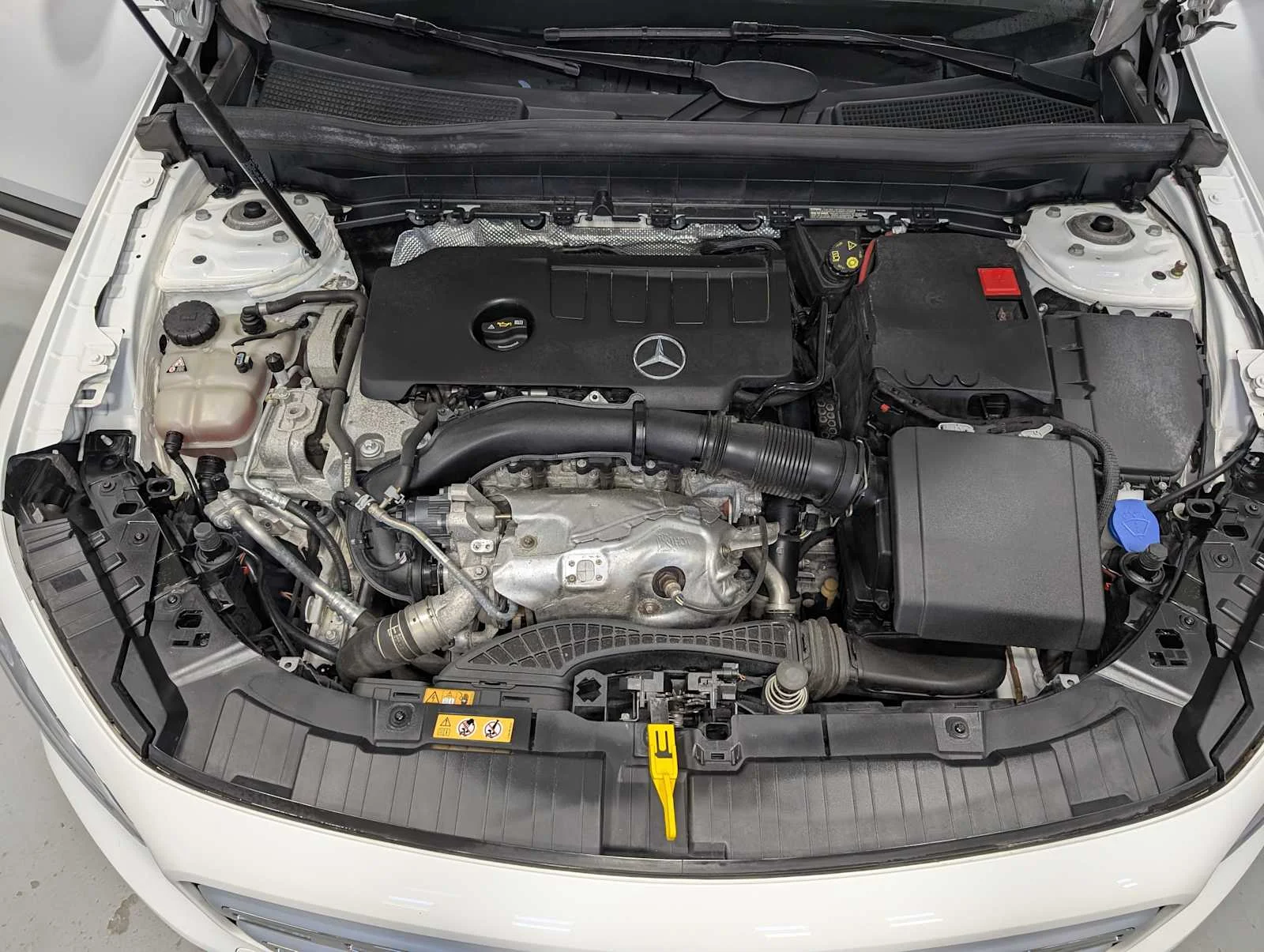 Used 2022 Polar White Mercedes-Benz GLB 250 image 14
