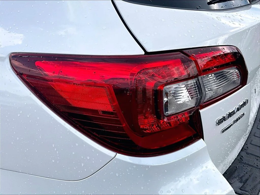 Used 2017 White Subaru 2.5i image 30