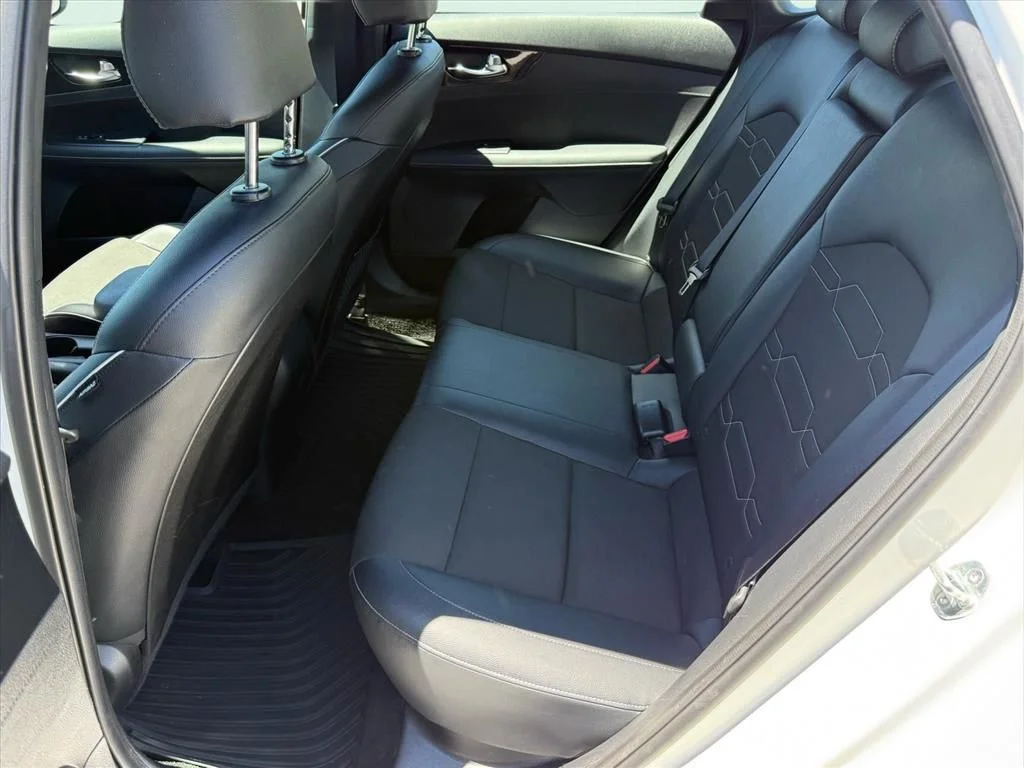 Used 2023 White Kia GT-Line image 18