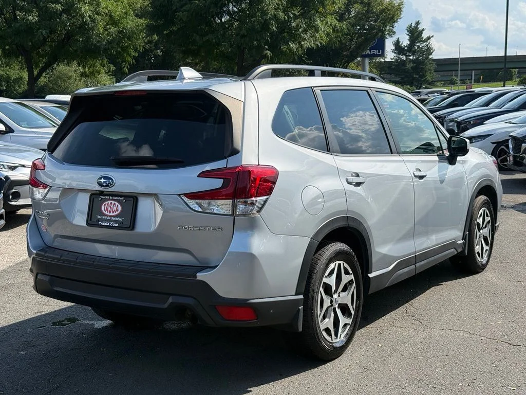 Used 2021 Ice Silver Metallic Subaru Premium image 8