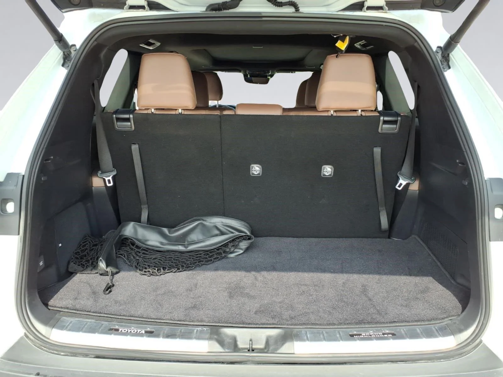 Used 2026 Wind Chill Pearl Toyota MAX Platinum image 10