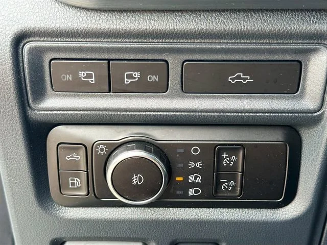 Used 2023 White Metallic Ford LARIAT image 34