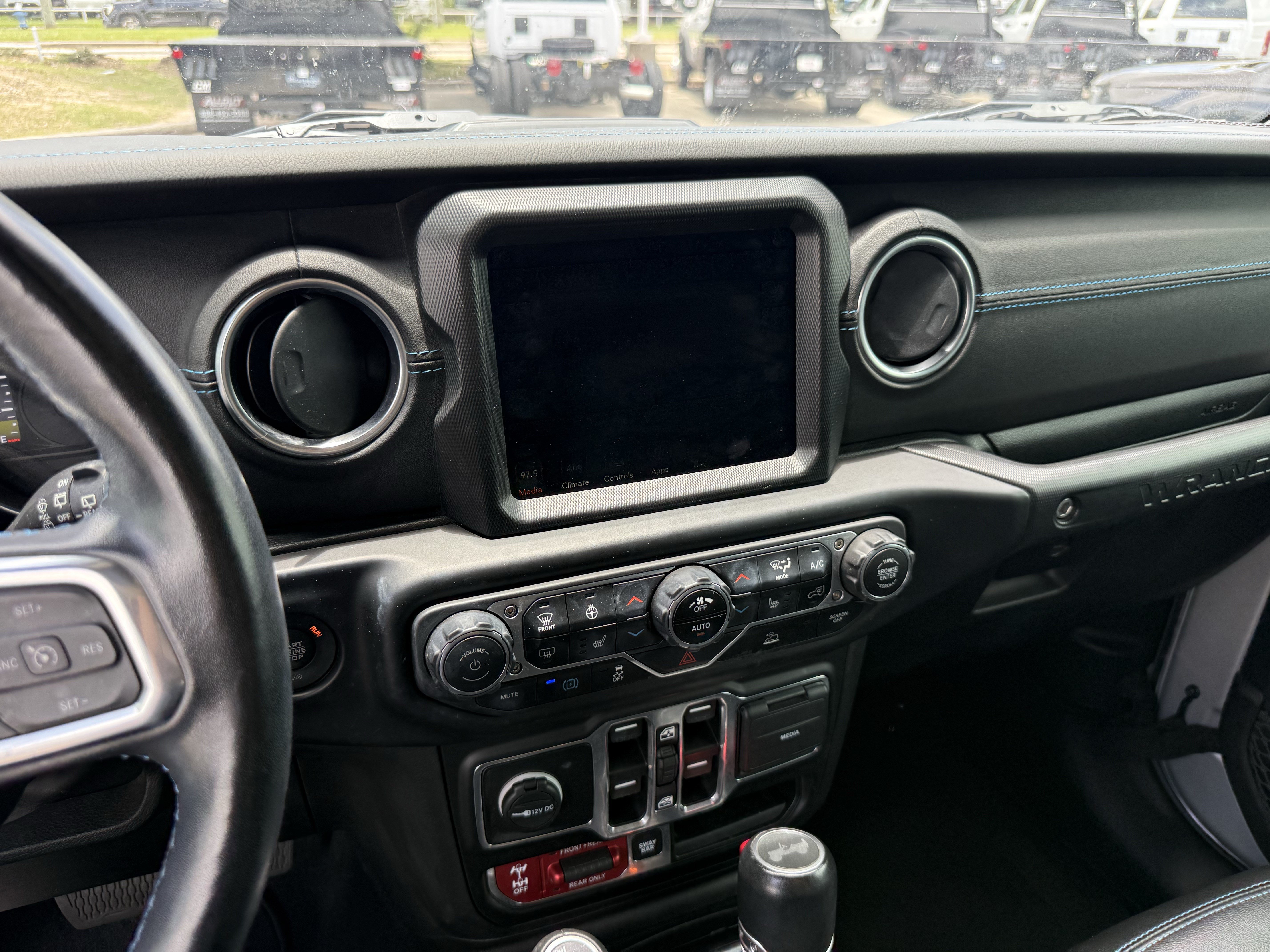 Used 2023 Silver Zynith Clearcoat Jeep  image 19