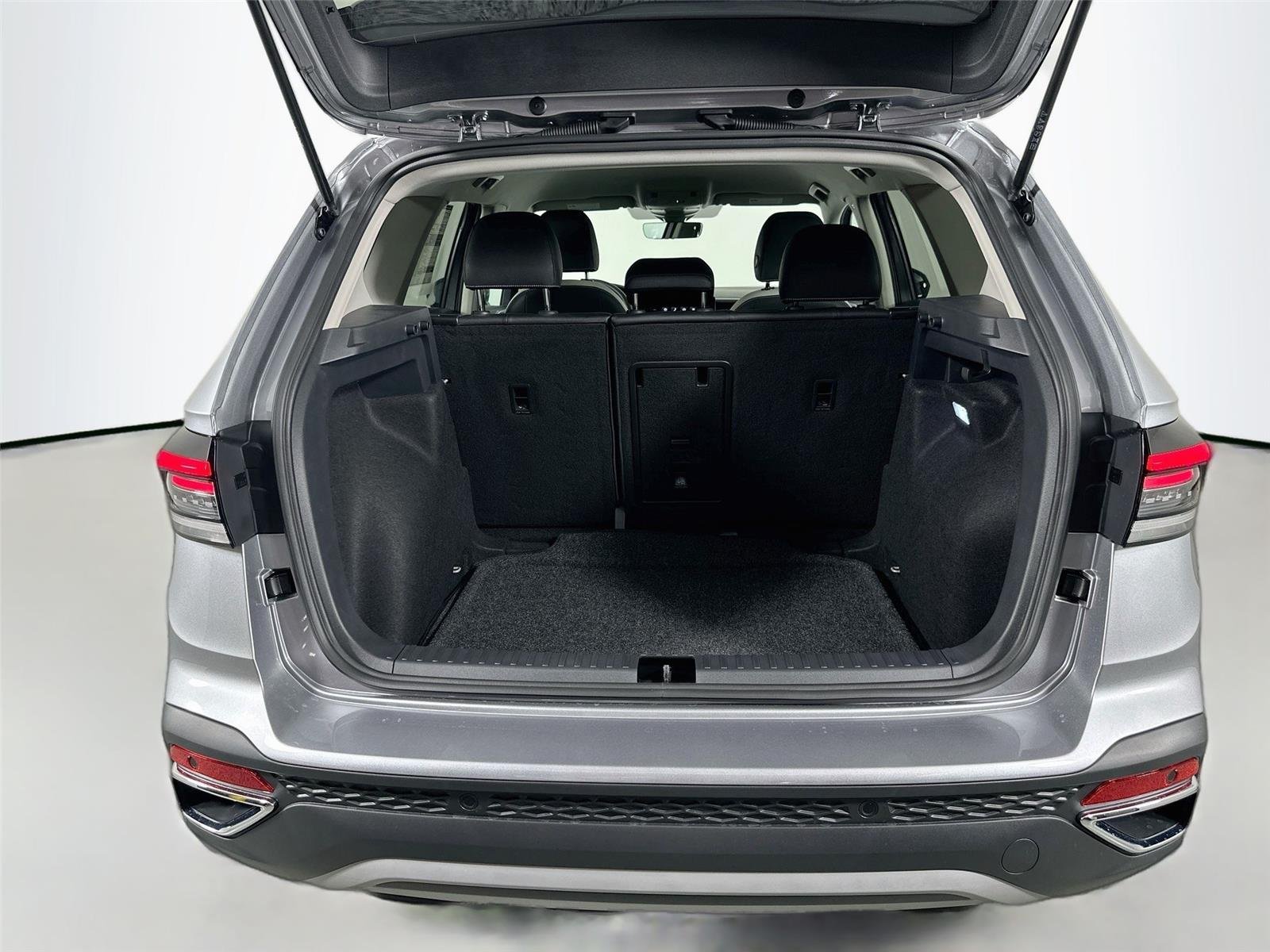 2025 Volkswagen Taos SE - Photo 24