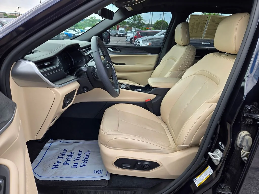 Used 2024 Black Jeep Limited image 17