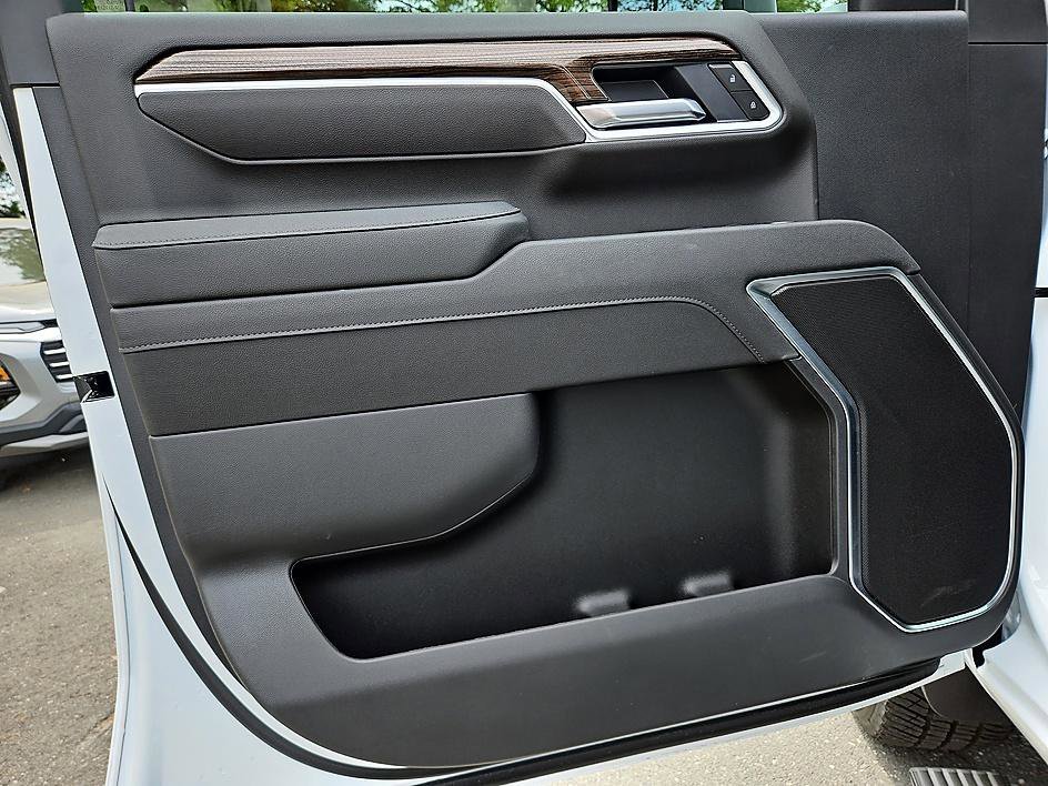 New 2026 Summit White Chevrolet LT image 13