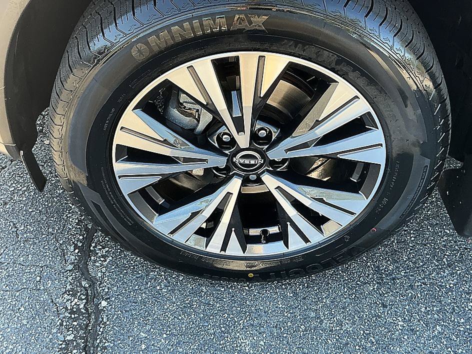 Used 2023 Brilliant Silver Metallic Nissan SV image 8