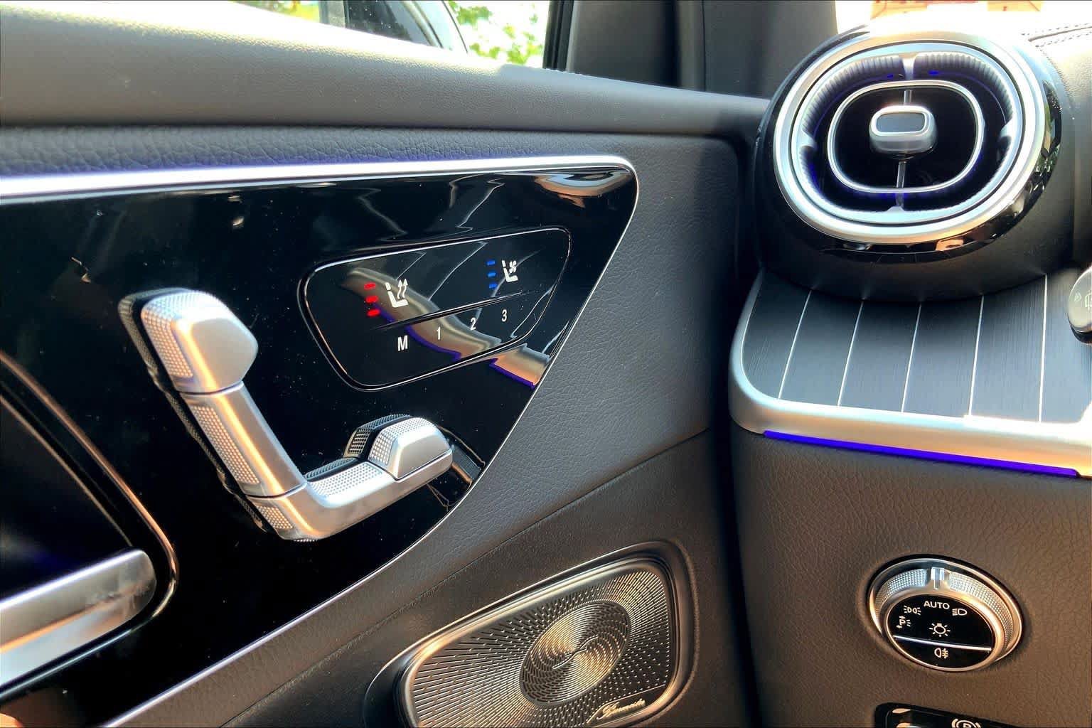 New 2026 Black Mercedes-Benz GLC 300 image 24