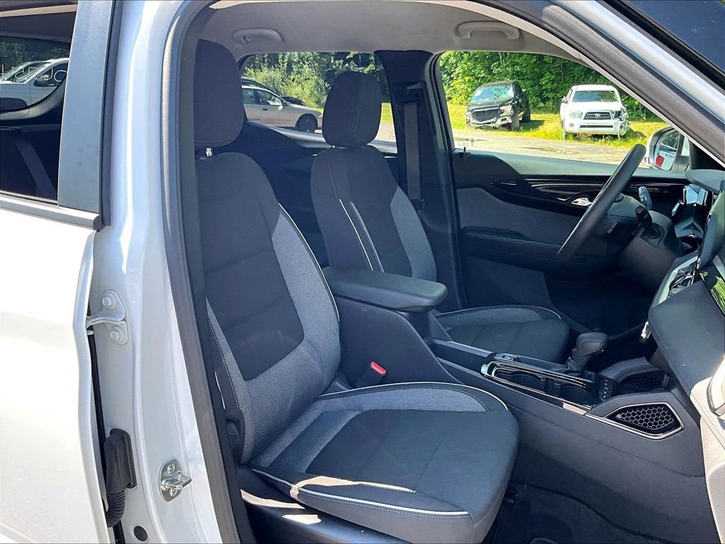 Used 2025 Summit White Chevrolet LT image 11