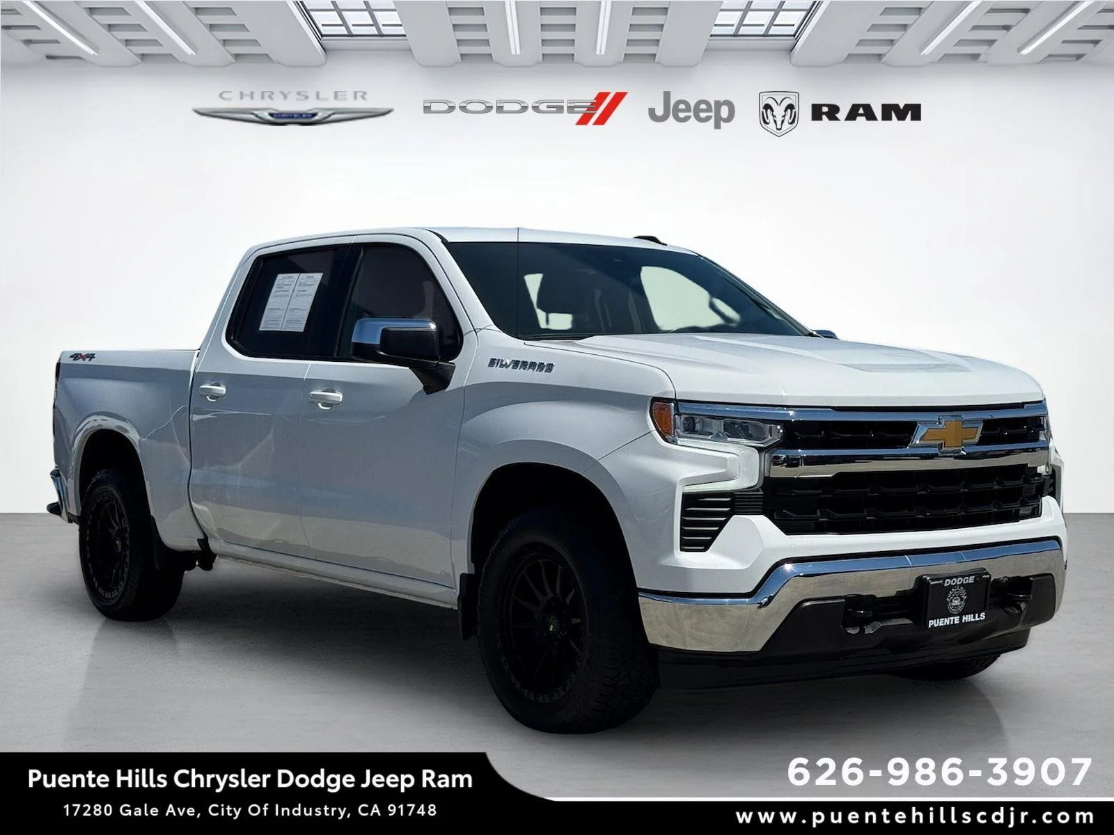 Used 2024 Summit White Chevrolet LT image 1