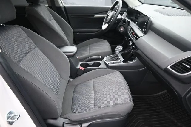 Used 2024 White Kia LX image 21