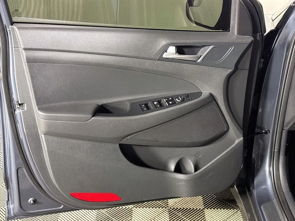 Used 2019 Blue Hyundai SE image 10