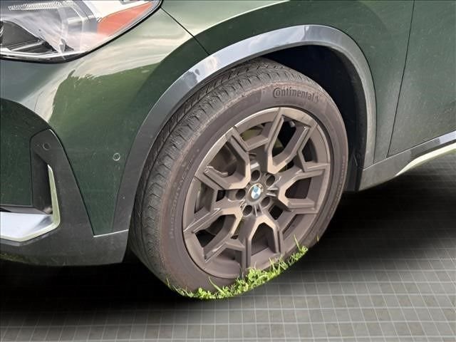 Used 2024 Green BMW xDrive28i image 5