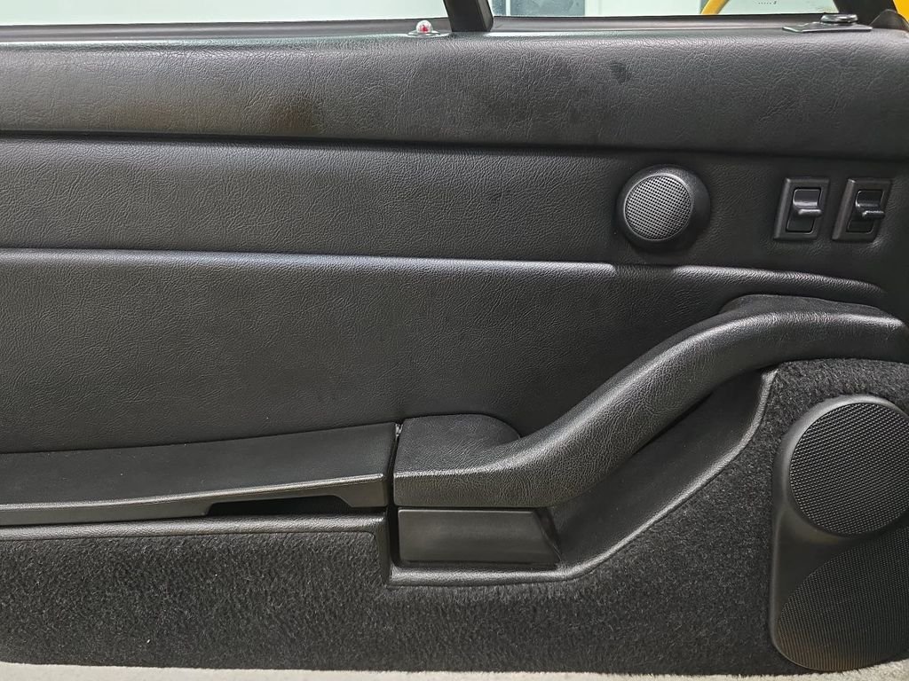 Used 1997  Porsche Carrera 2 image 20