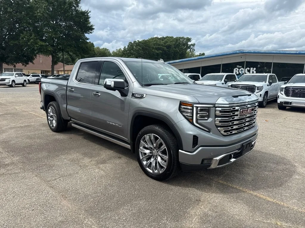 Used 2025 Sterling Metallic GMC Denali image 7