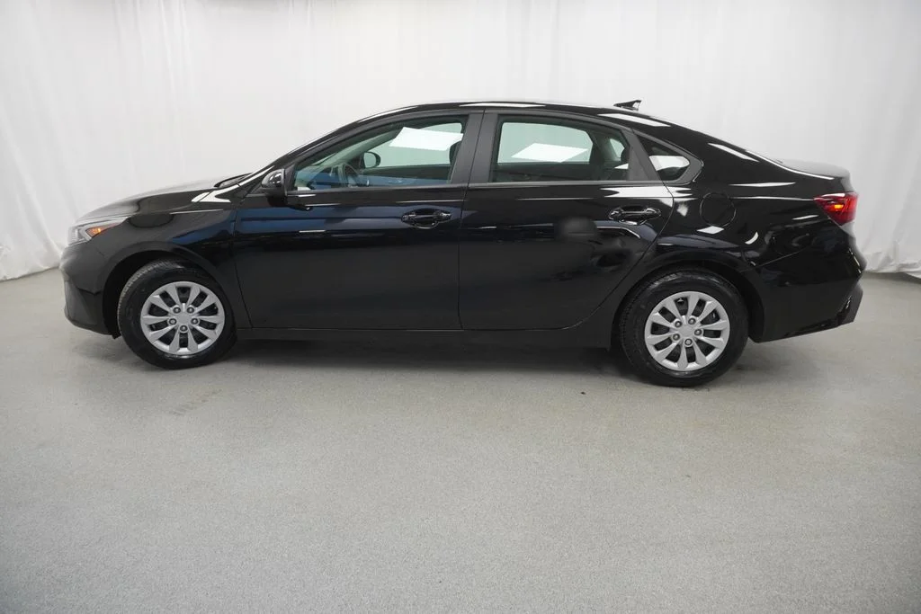 Used 2024 Black Kia LX image 16