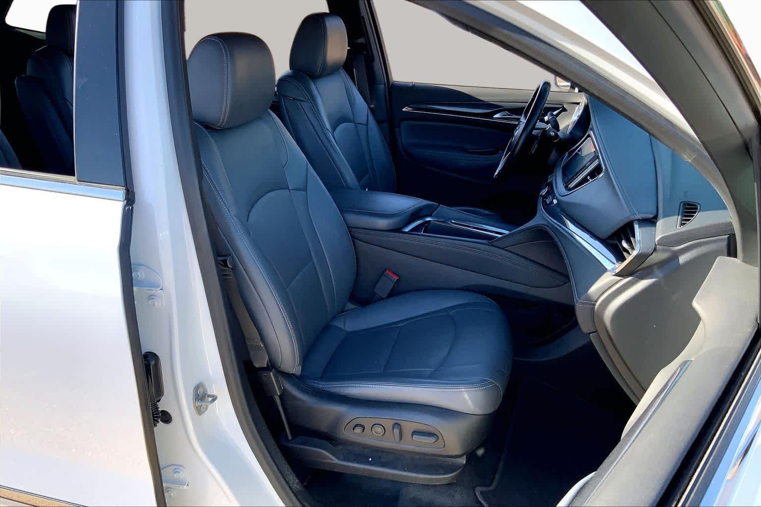 Used 2022 Summit White Buick Premium image 9