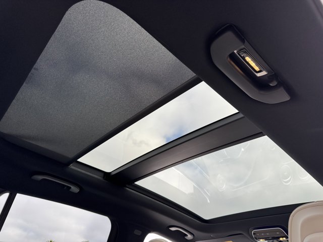 New 2026 Polar White Mercedes-Benz GLC 300 image 3