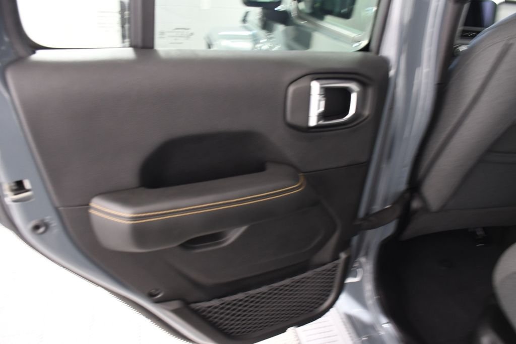 Used 2025 Anvil Clearcoat Jeep Sahara 4xe image 25