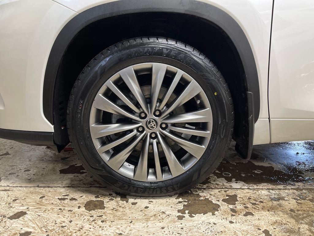 Certified Used 2020 White Toyota Platinum image 10