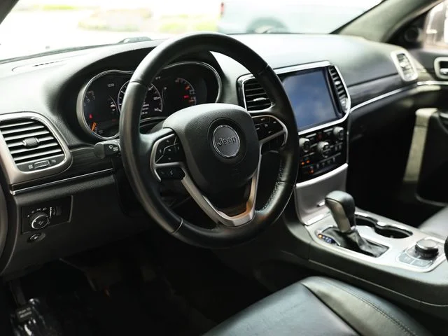 Used 2019 Bright White Clearcoat Jeep Limited image 19