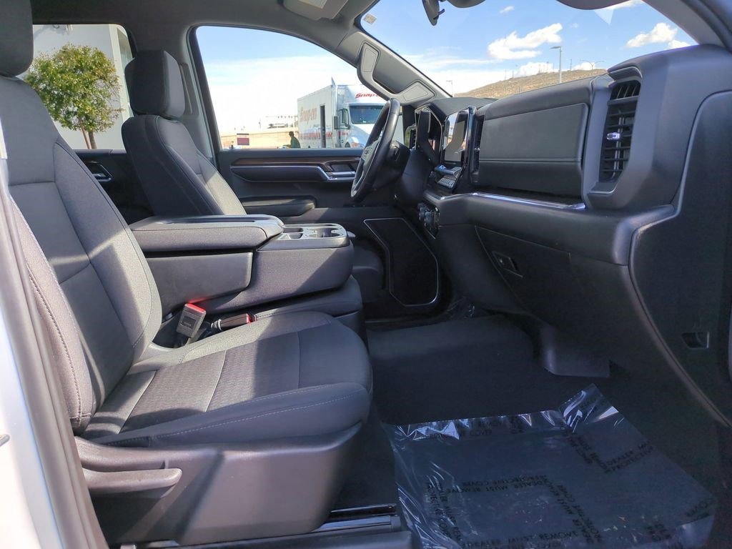 Used 2024 White Chevrolet LT image 30