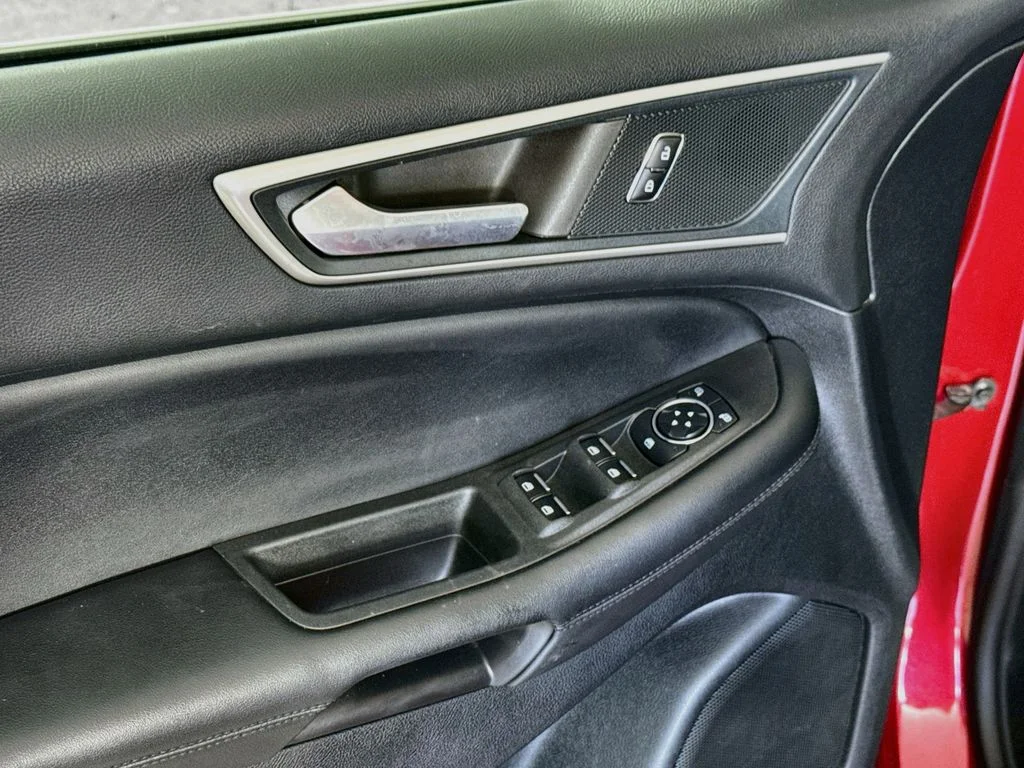 Used 2023 Rapid Red Metallic Tinted Clearcoat Ford SEL image 19