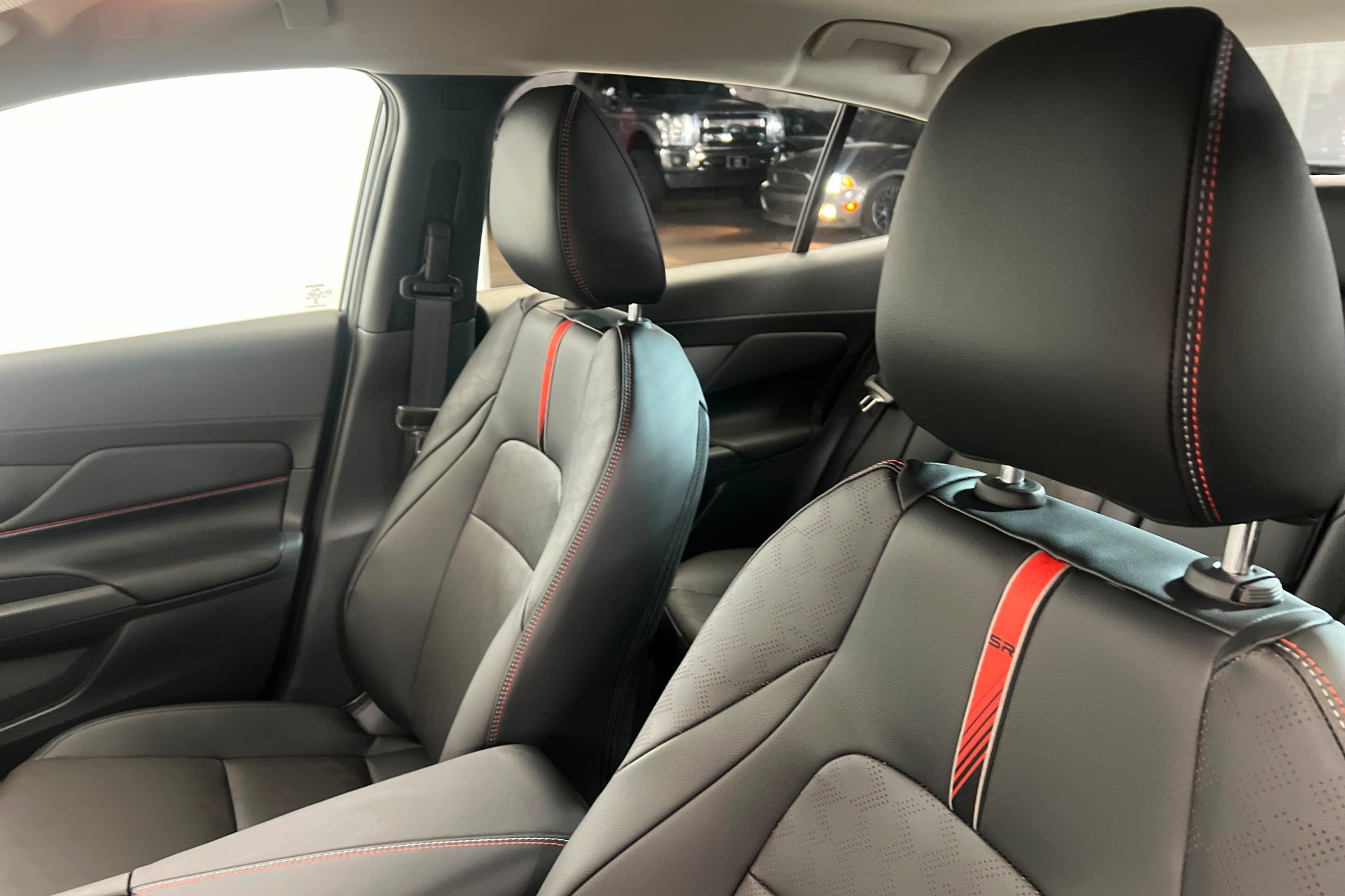 New 2026 Atlantic Gray Metallic / Super Black Two-tone Nissan SR image 17