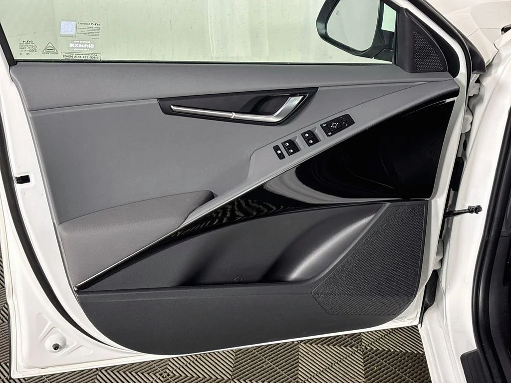 New 2026 Snow White Pearl Kia EX image 10