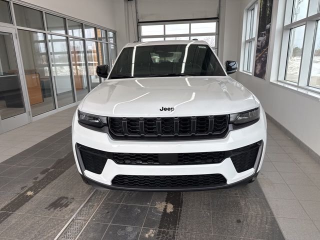 New 2026 Bright White Clear-Coat Exterior Paint Jeep Altitude image 2