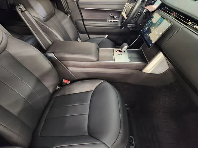 Used 2025 Fuji White Land Rover Autobiography image 3
