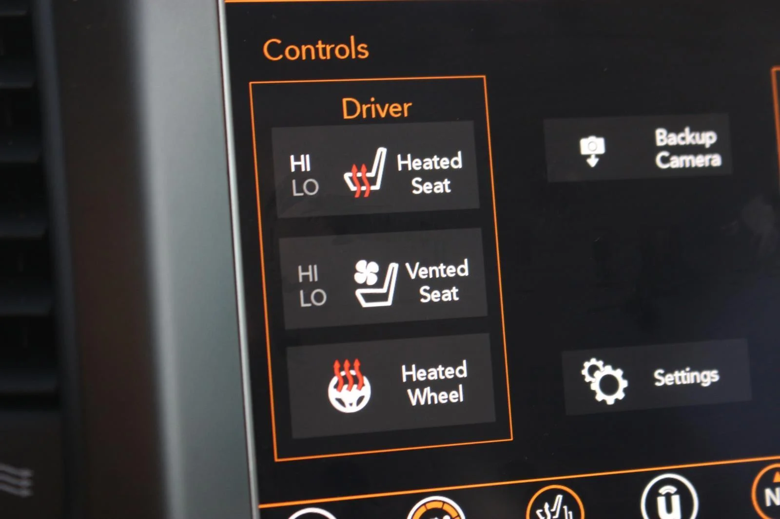 Used 2018 Grey Jeep Overland image 27