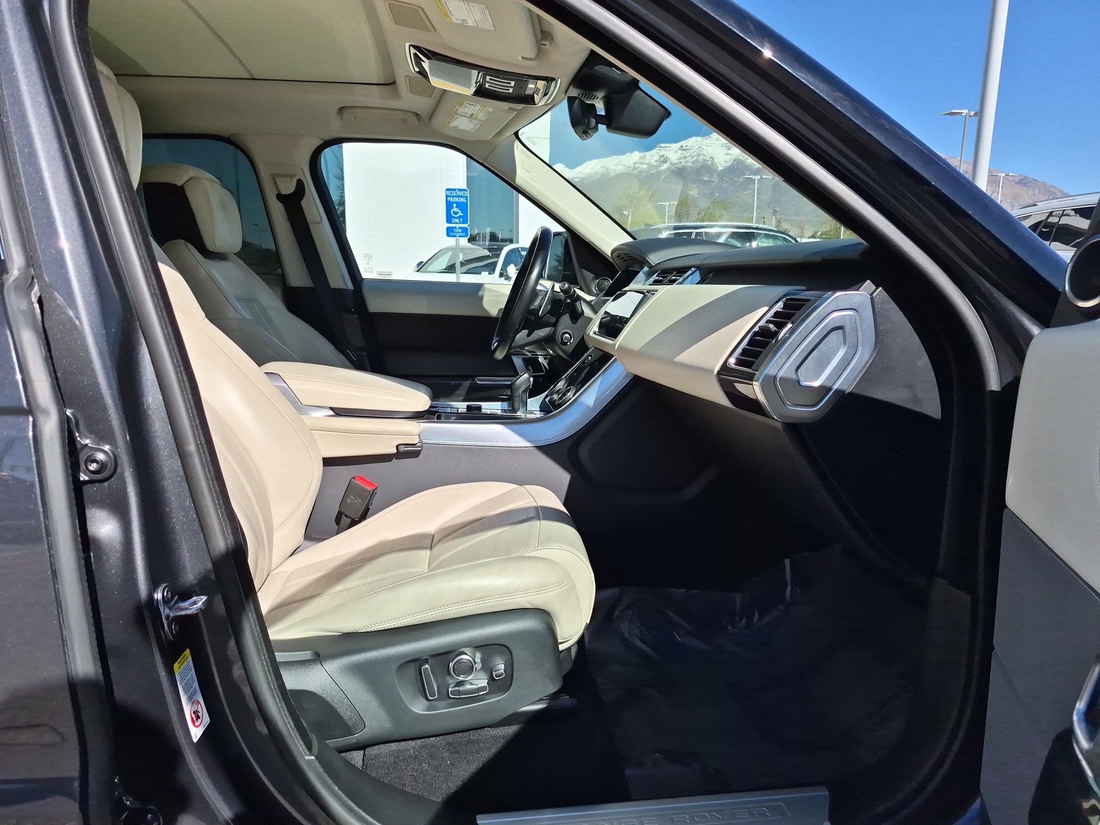 Used 2021 Santorini Black Metallic Land Rover Autobiography image 31