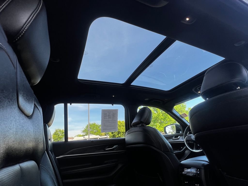 Used 2024 Silver Jeep Limited image 31