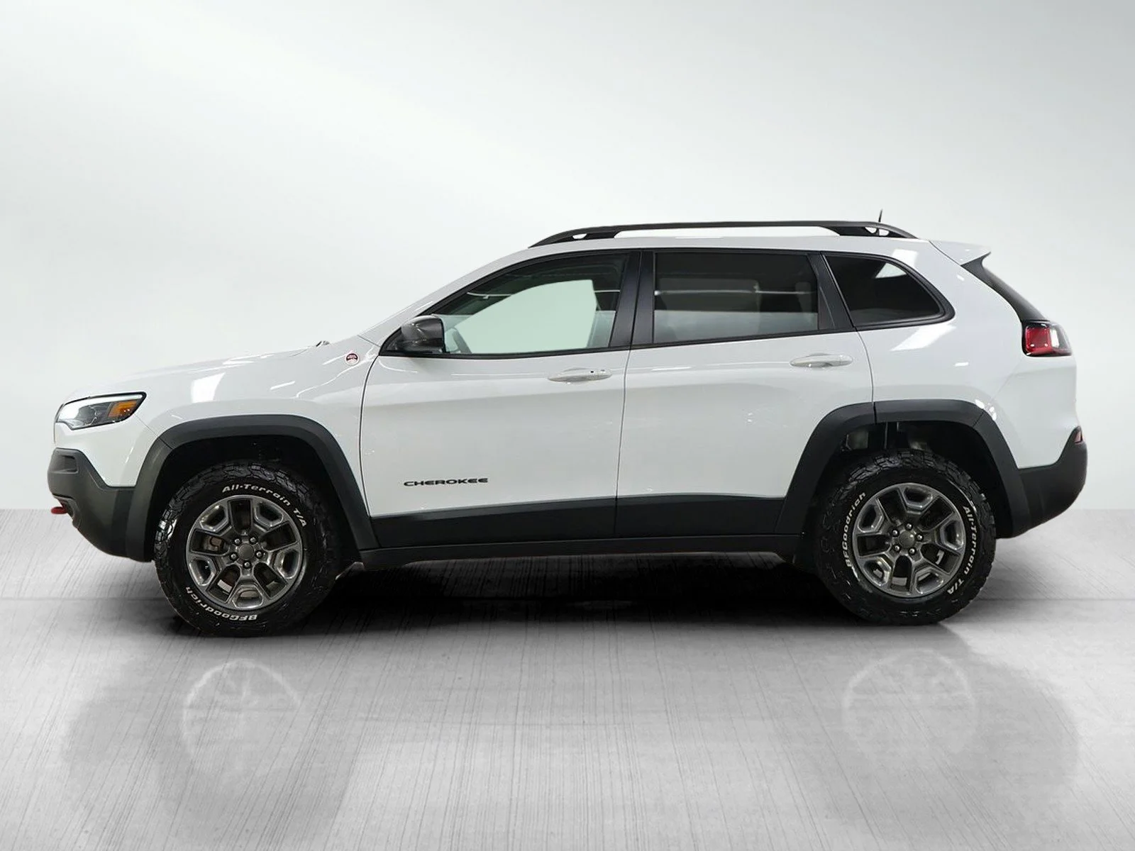 Used 2019 Jeep Cherokee Trailhawk with VIN 1C4PJMBX5KD427084 for sale in Wayzata, Minnesota