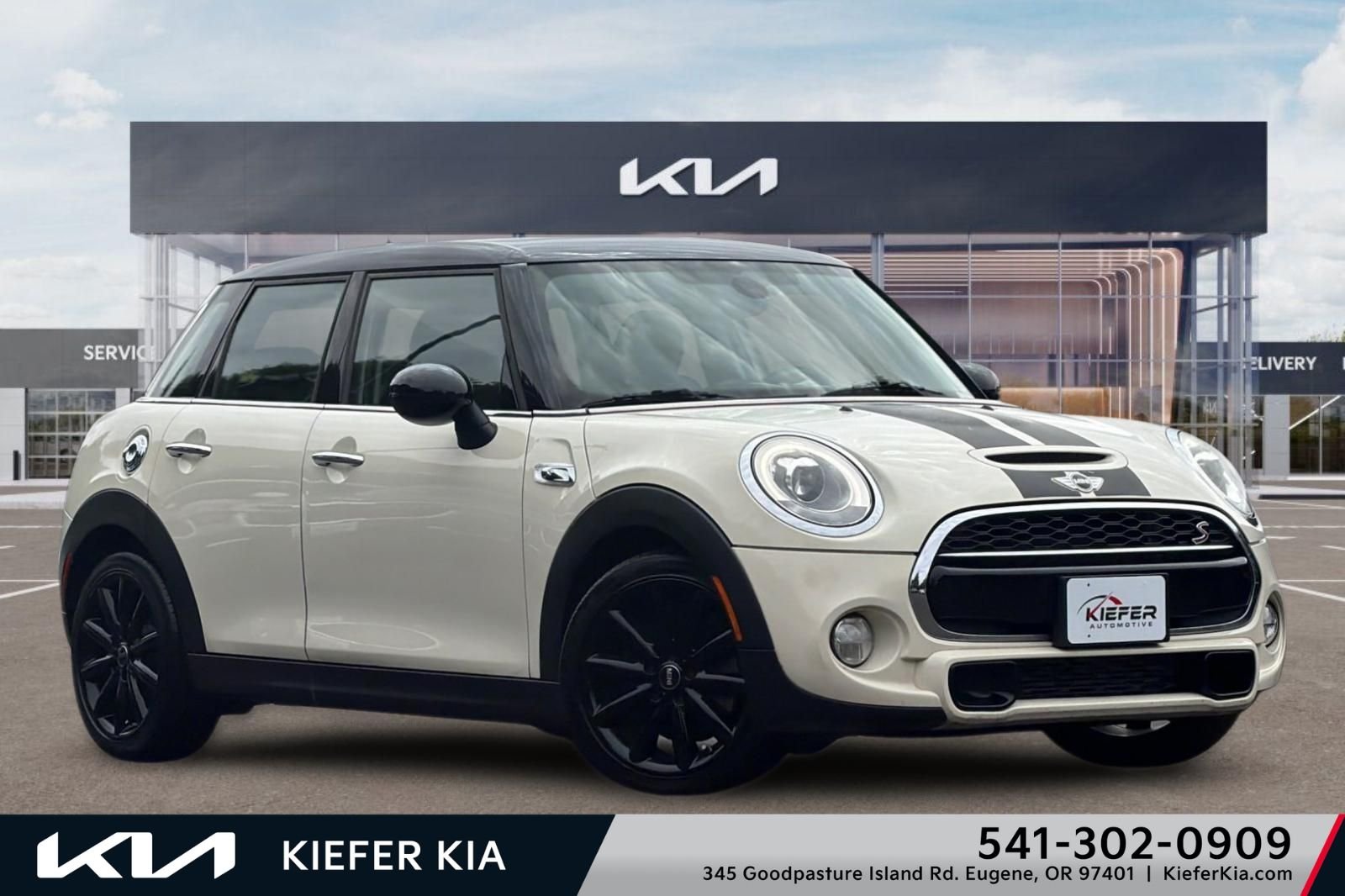 2016 MINI Cooper S 4 Door's photo