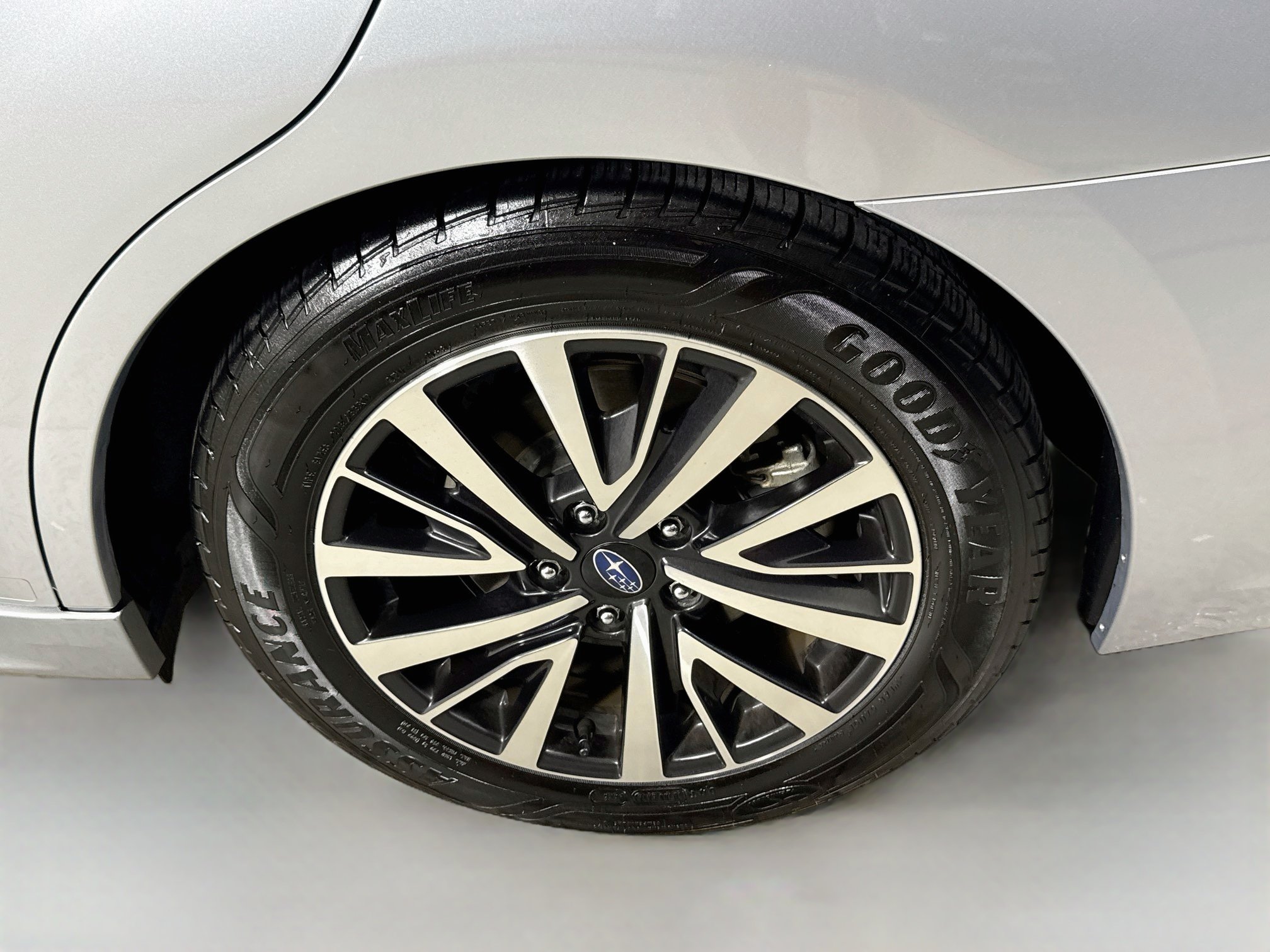 Used 2019 Ice Silver Metallic Subaru Premium image 30