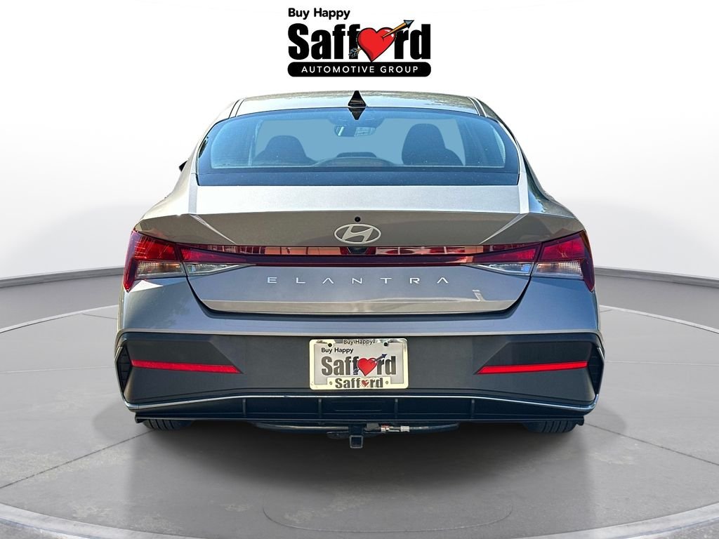 Used 2024  Hyundai SE image 6